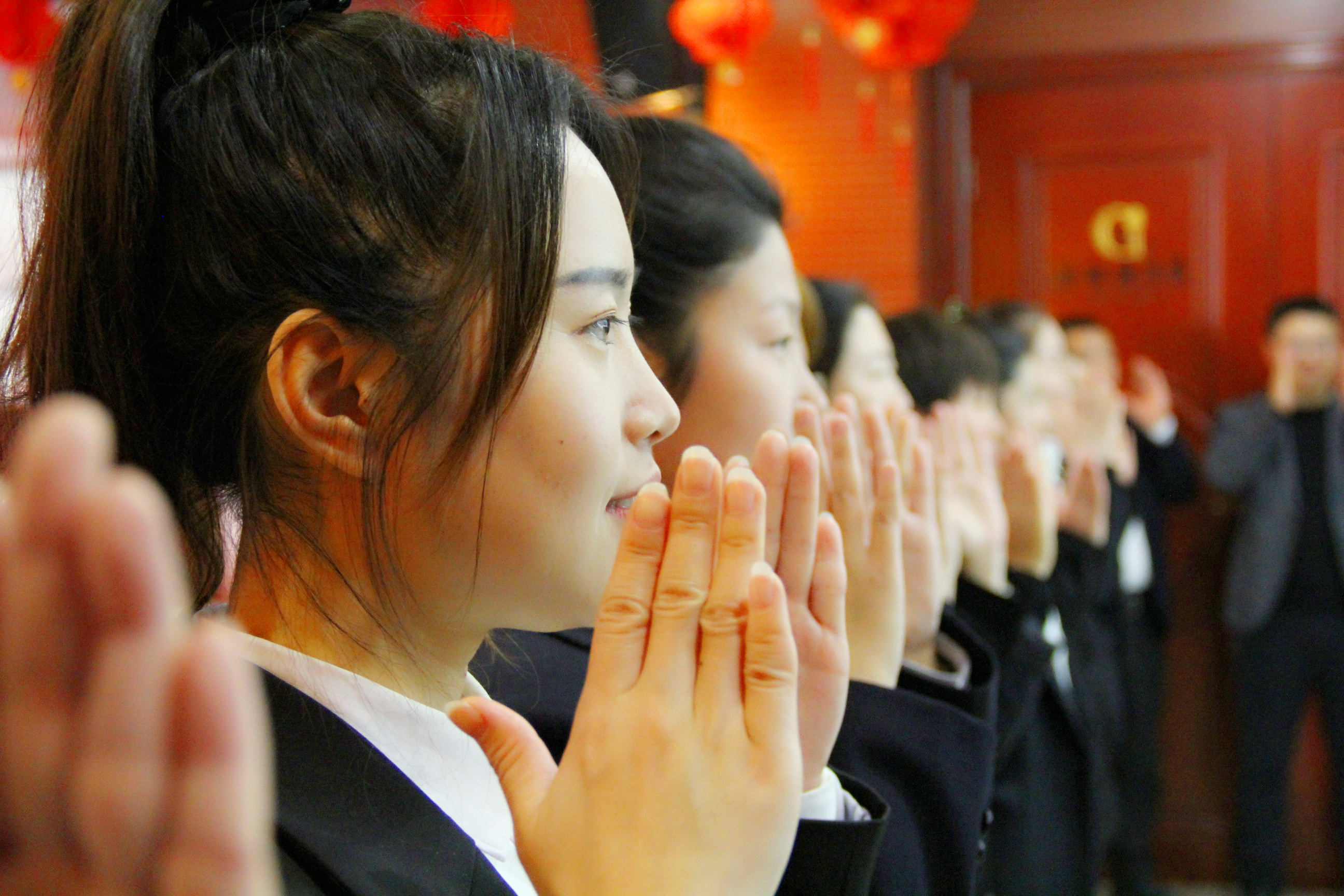 全面提升服務(wù)質(zhì)量，樹立良好企業(yè)文化！